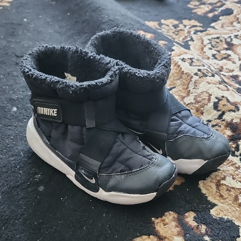 Nike Flex Advanced Insulated Waterproof Boots; 1Y (Unisex)